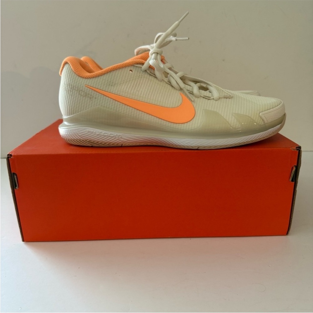🆕 Nike Women’s Court Air Zoom Pro HC White/Peach Cream Size 9.5 NIB - Picture 4 of 9
